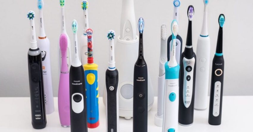 راهنمای انتخاب بهترین خمیر دندان و مسواک برقی (تفاوت‌ها و قیمت)