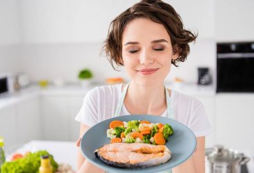 ۱۰ ماده غذایی ضد التهاب که به بهبود بیماری‌های مزمن کمک می‌کنند