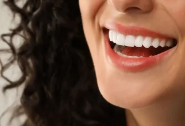 کلینیک دندانپزشکی کیادنتال کرج؛ مرجع حرفه‌ای ایمپلنت، لمینت، کامپوزیت و جراحی لثه